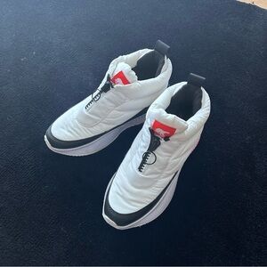 SOREL OUT N ABOUT SNEAKER PUFFY ZIP BOOT